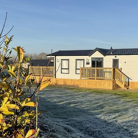 Deer View Lodge Close To Pickering Exterior photo